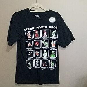 Graphic tshirt super Mario size small